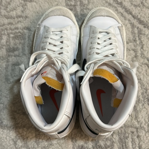 Women’s Nike Blazer - Picture 6 of 8